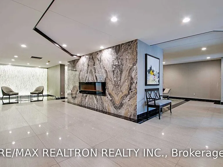 7601 Bathurst St #Penthouse 12 — Photo 2