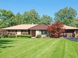 810 Queens Ln, Glenview, IL 60025