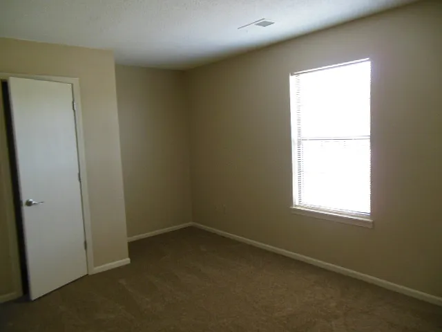 633 NE English Manor Dr #A — Photo 10