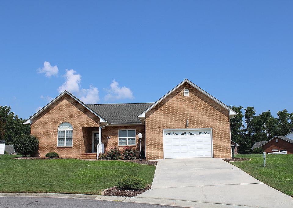 1st image of 308 Carriage House Ct