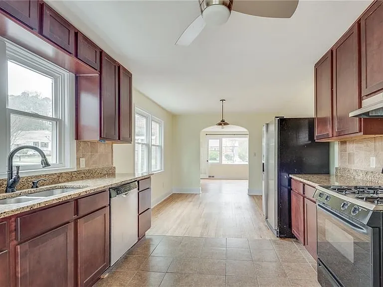 1287 Eastland Rd — Photo 20