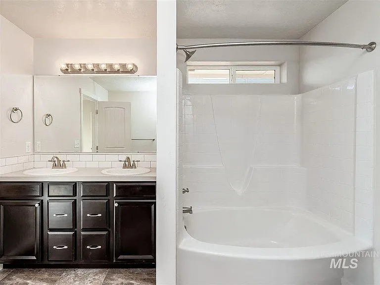 7865 E Bunker Hl — Photo 5