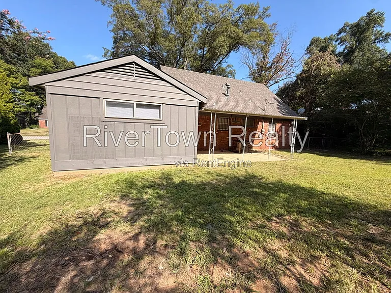 2884 Spring Hill Dr — Photo 13