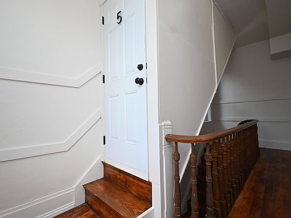 5th image of 709 Columbia St APT 5