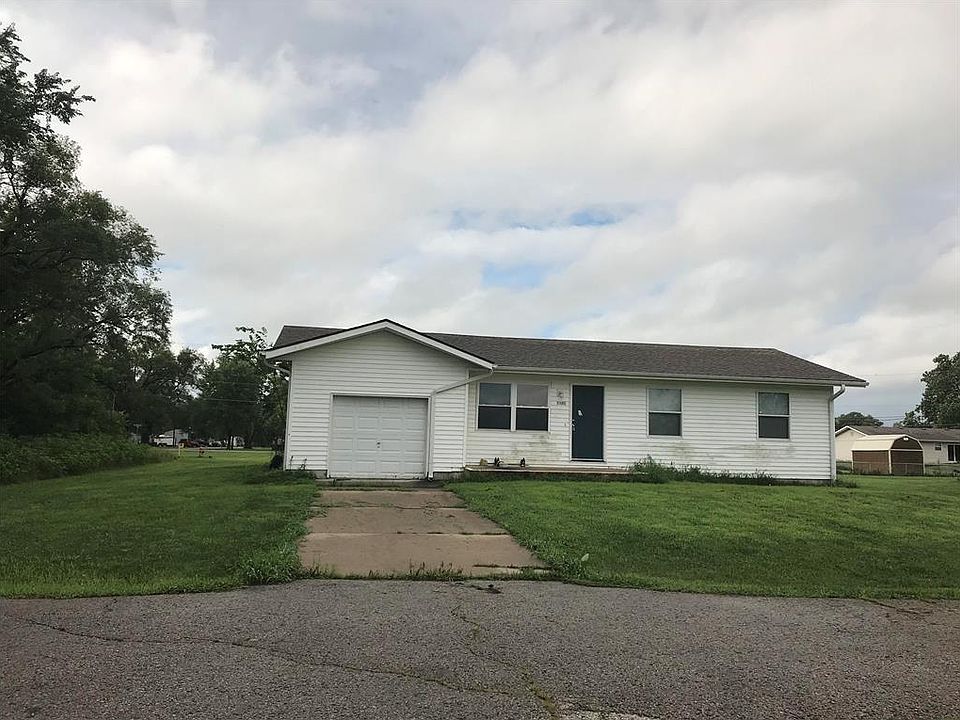 1102 Pacific St, Elwood, KS 66024 Zillow