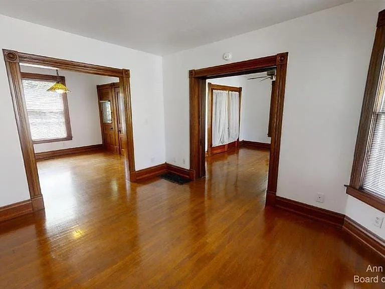 821 W Liberty St #1 — Photo 4
