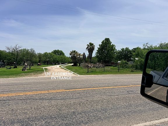3rd image of 1 ACRE FM 471 LOT 2