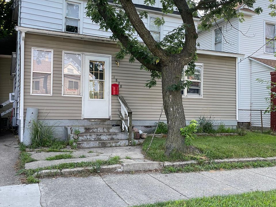 1st image of 1828 Buchanan Ave SW