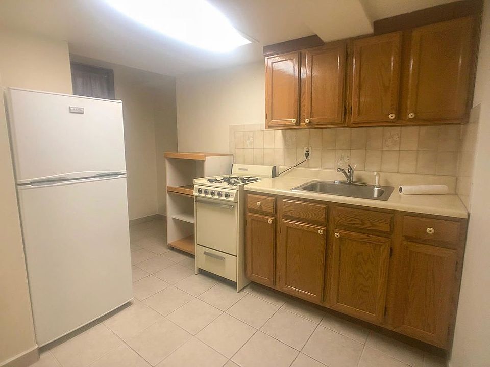 1st image of 3151 Crescent St #1