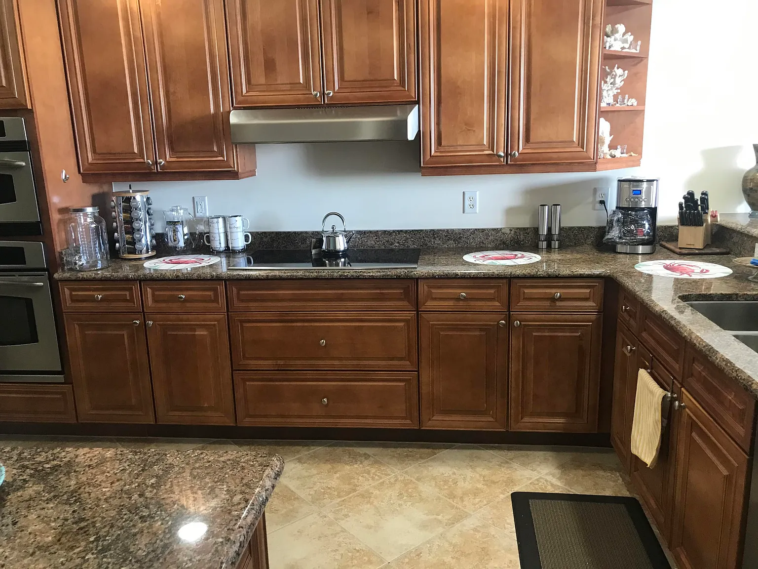3 bed, 2.5 bath, 2323 sqft, $7,000 — Photo 2