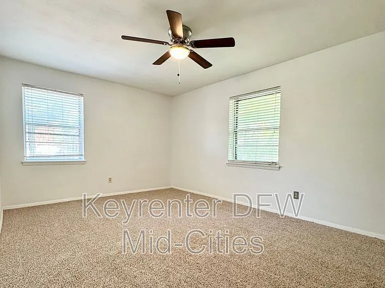 313 Robinhood Dr — Photo 13