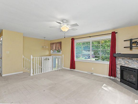2nd image of 210 Whispering Oaks Dr