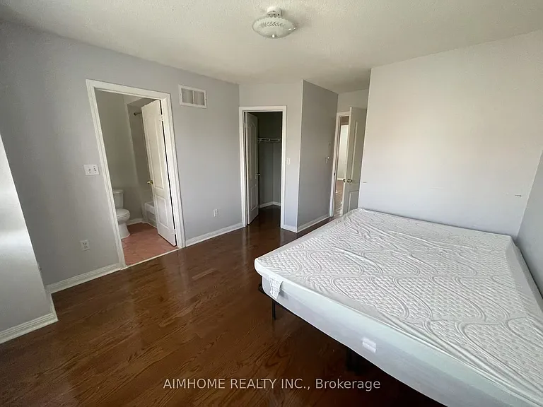 80 Acorn Pl #112 — Photo 16