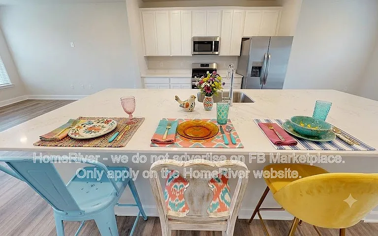 1217 Loch Ness Ln — Photo 3