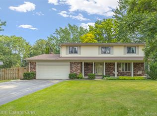 6995 Allen Hill Ct, Clarkston, MI 48348