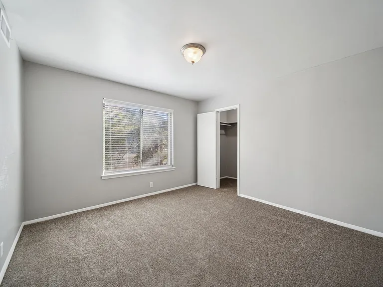 Beautiful Apartments in the heart of Brookside — Photo 31