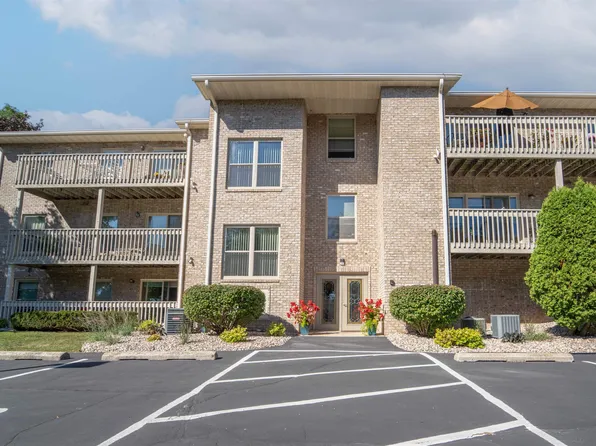 1600 Rustic Oaks Ct Unit 24, Green Bay, WI 54301