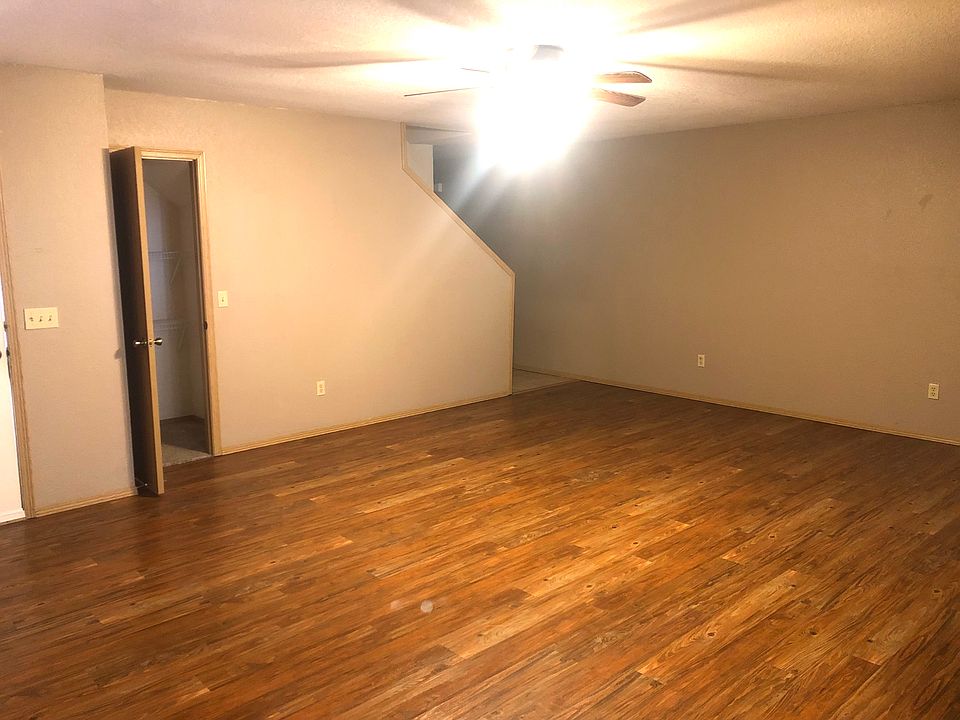 1st image of 2988 W Glenmeadow Dr
