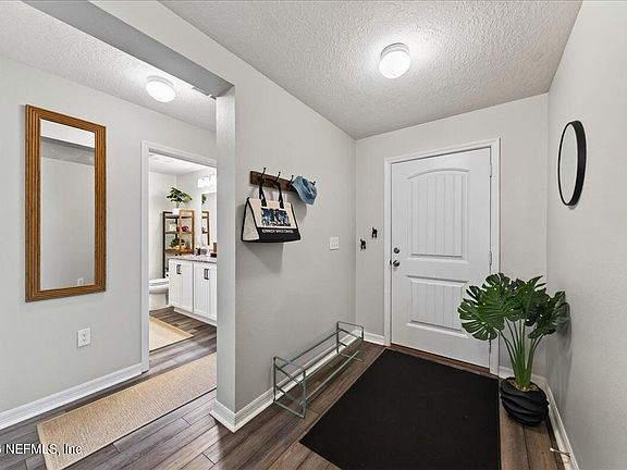 3rd image of 116 SUMMERLIN Loop