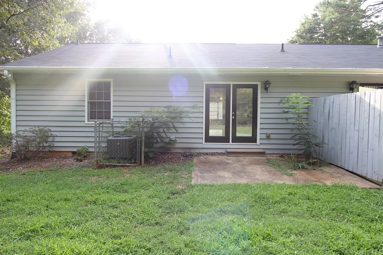 2 bedroom duplex in Canton! — Photo 3