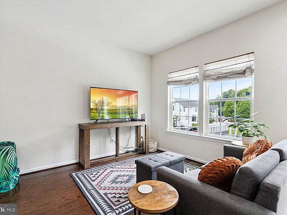 3rd image of 4372 Daisy Reid Ave