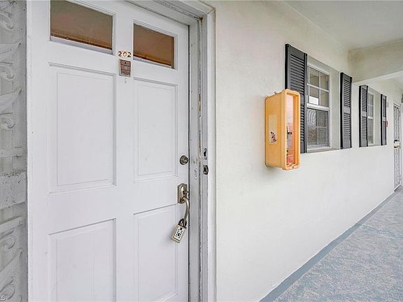 2nd image of 1900 Alamanda DR #202