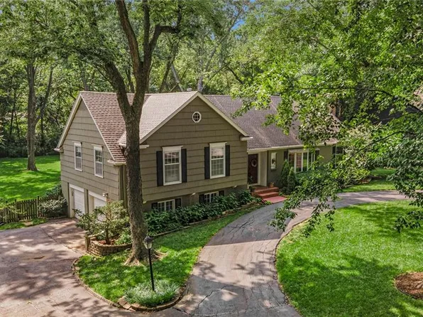 9726 Ensley Ln, Leawood, KS 66206