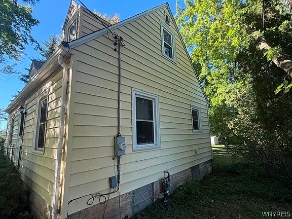 3rd image of 1555 Ridge Rd