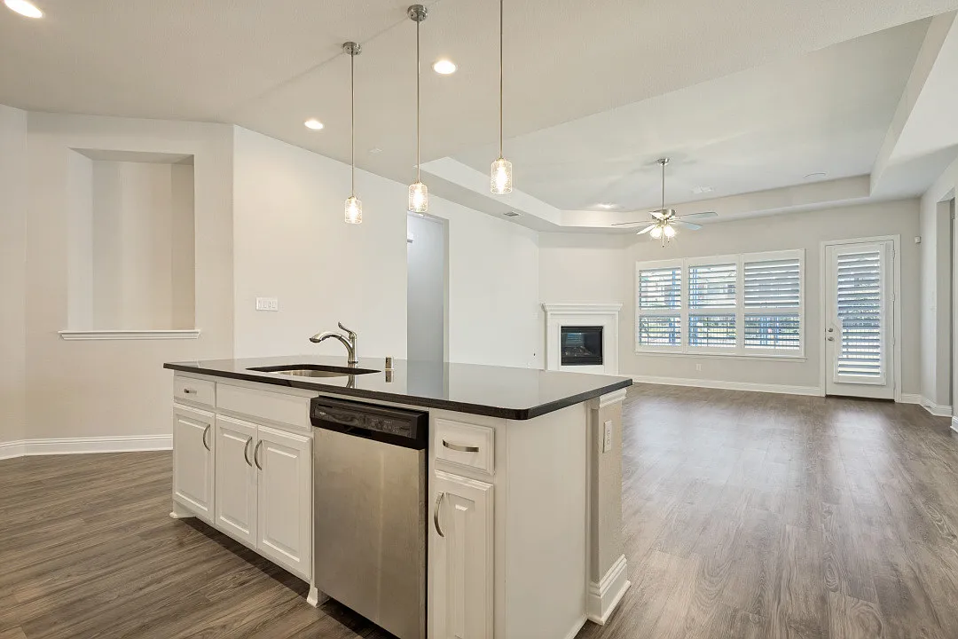 4 bed, 2511 sqft, $2,795 — Photo 3