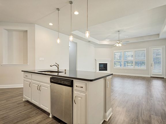 3rd image of 603 Warner Dr