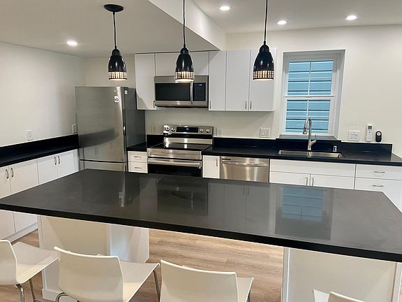5th image of 479 Willits St #B