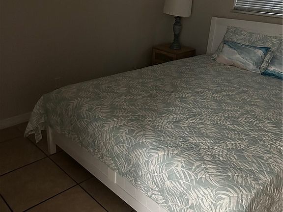 3rd image of 1427 NE 8th Pl
