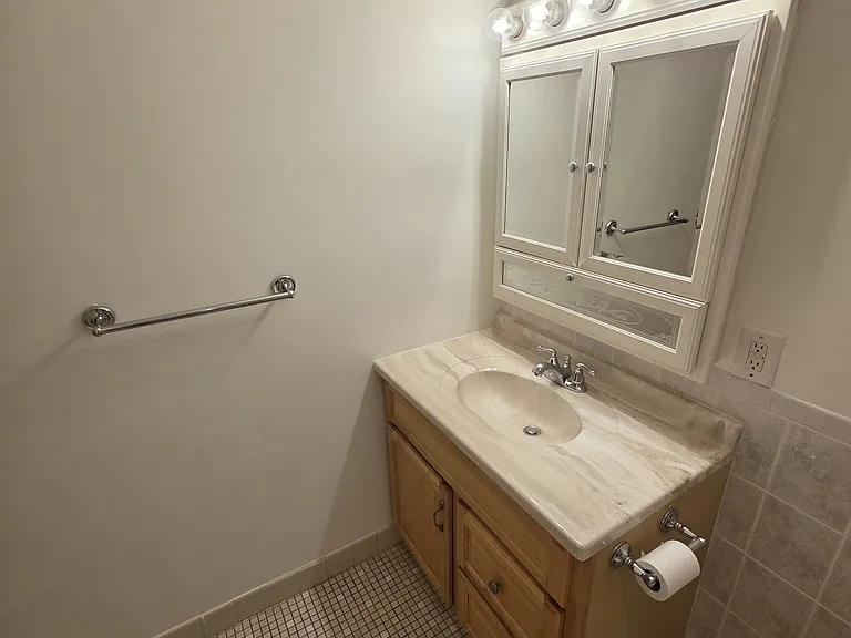 750 Quaker Ln #311 — Photo 11