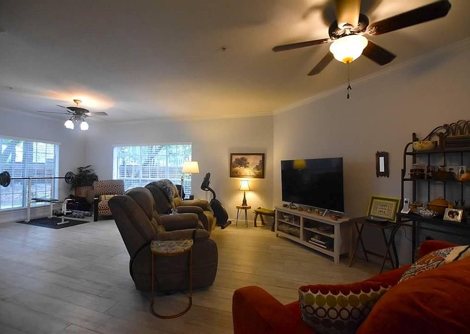 1st image of 2803 Kings Crossing Dr APT 121