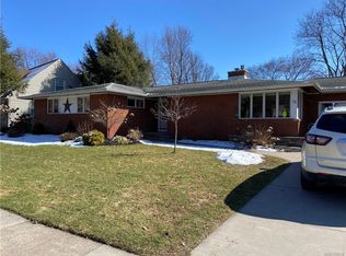 38 Ambleside Dr, Lockport, NY 14094