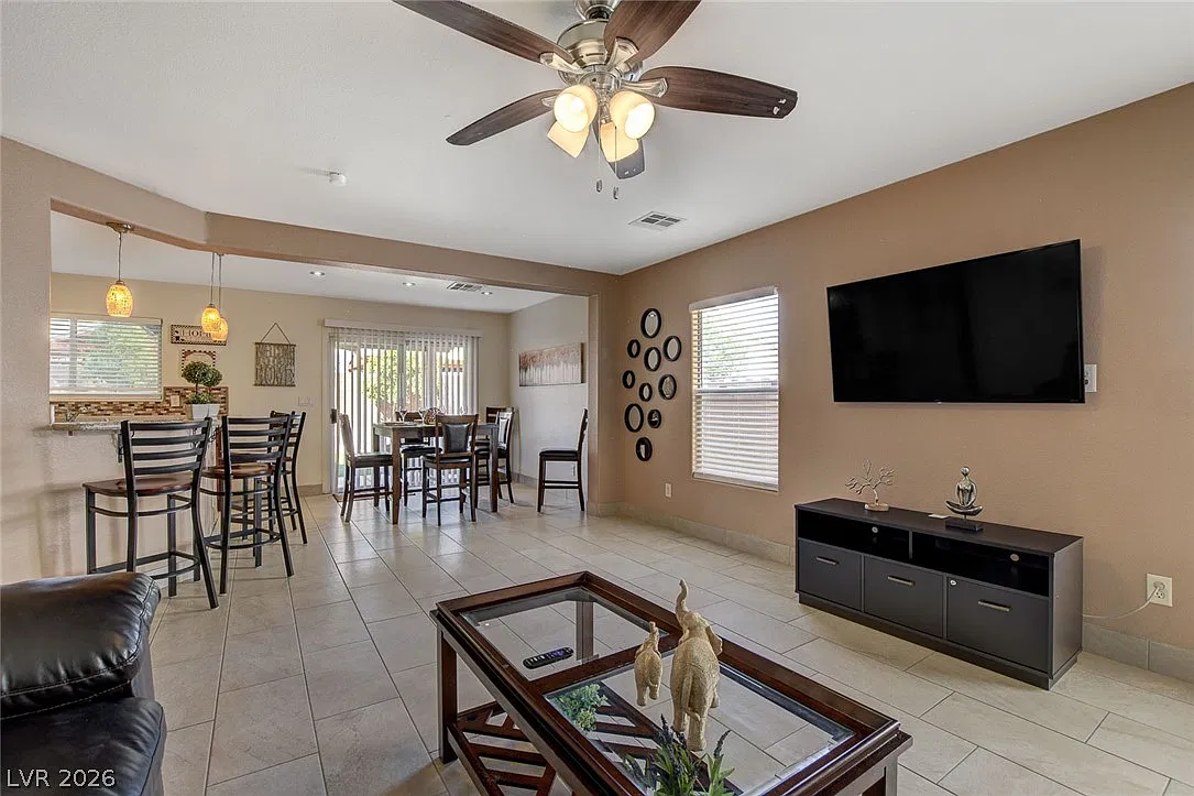 3 bed, 2.5 bath, 1602 sqft, $2,045 — Photo 4