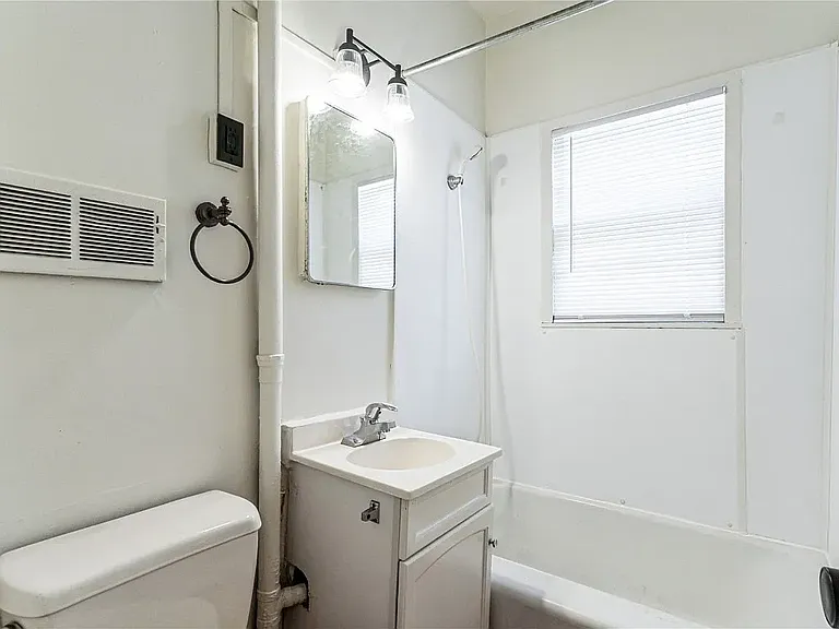 1613 A Ave NE #2 — Photo 12