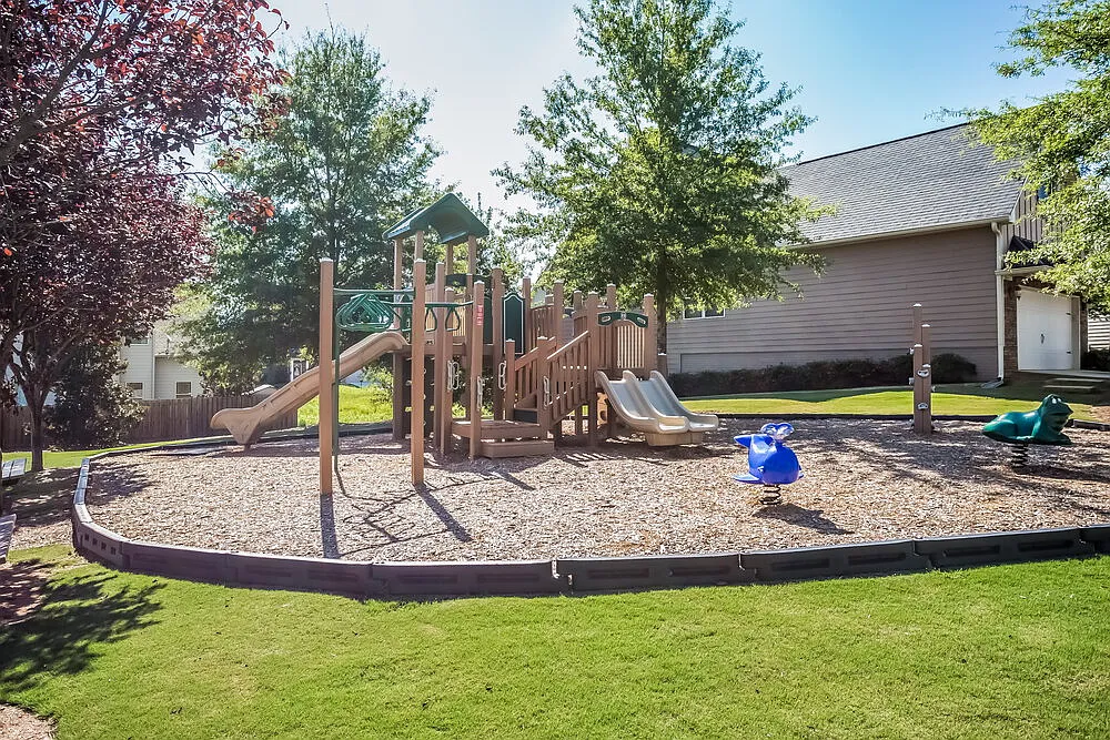4 bed, 2.5 bath, 2072 sqft, $2,375 — Photo 4