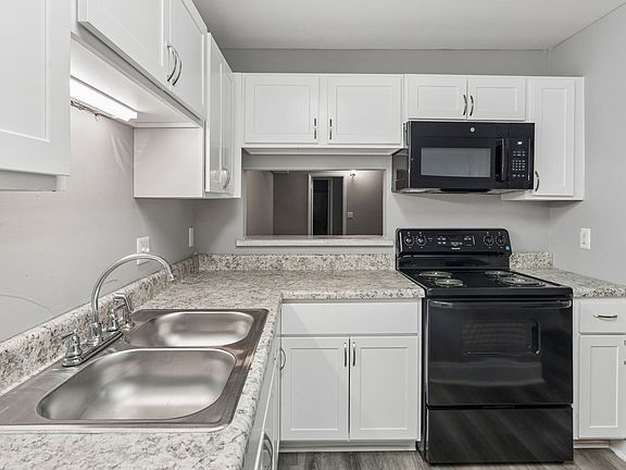2nd image of 18 Weather Hill Cir #L