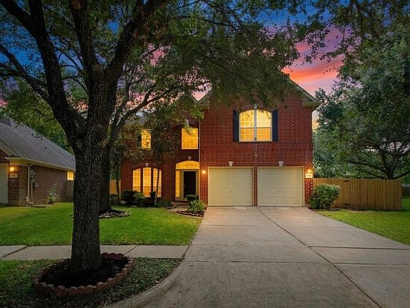 3rd image of 819 Fairpark Ln