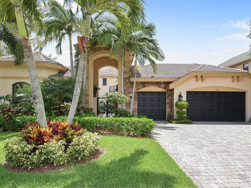 1st image of 10642 Versailles Blvd