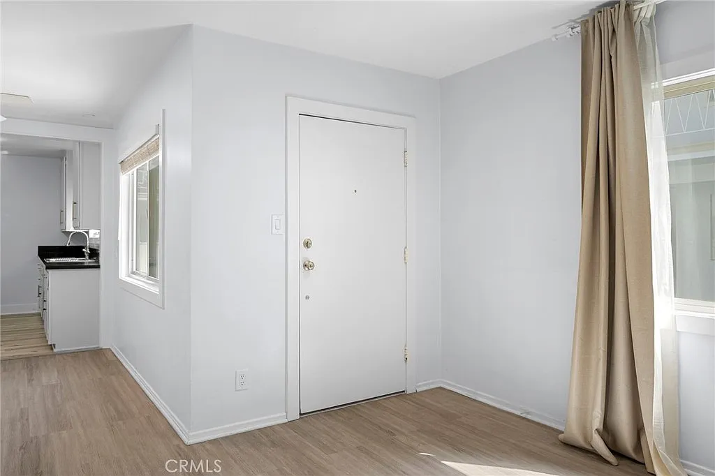 2 bed, 850 sqft, $3,000 — Photo 4