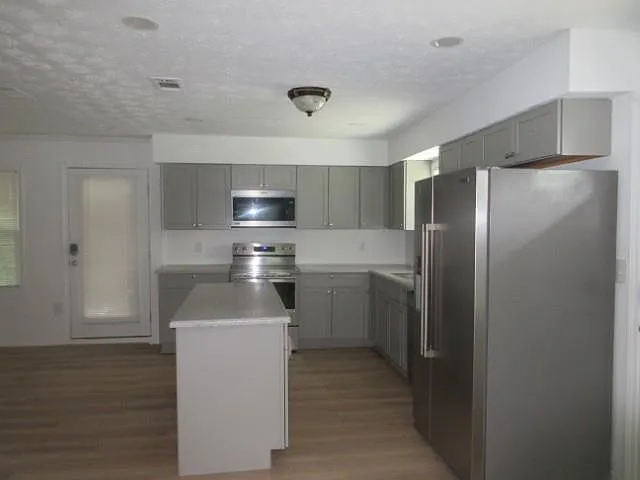 5450 Brookview Dr — Photo 4