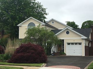 9 Hillside Ln, Syosset, NY 11791