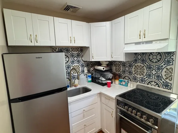 15 Dana Ave APT 2, Hyde Park, MA 02136