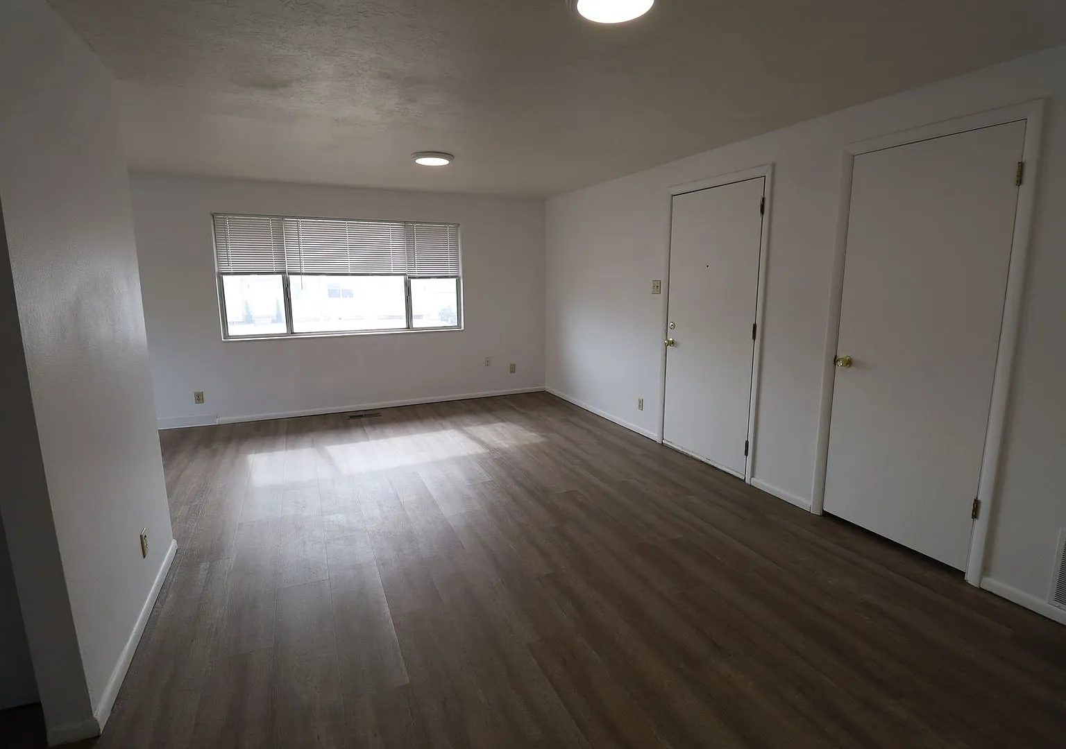 450 N 4-plex — Photo 4