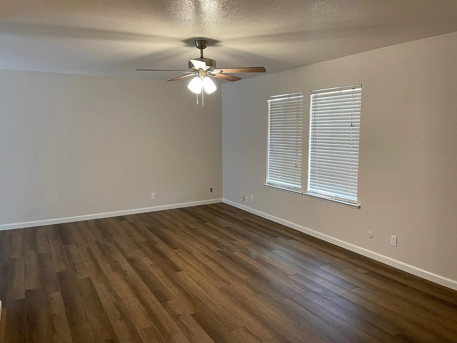 2 bed, 1896 sqft, $1,500 — Photo 3