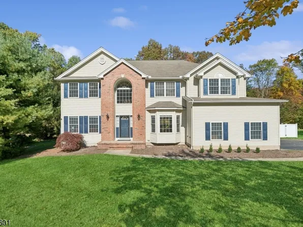 5 Meredith Ct, Jefferson Twp., NJ 07438