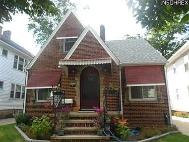 2050 Wyandotte Ave photo 1