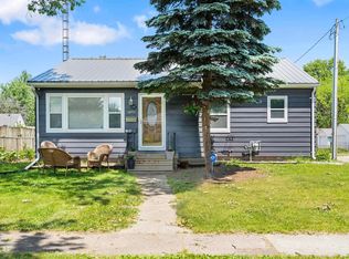 221 Hawthorne Ave, Waterloo, IA 50702